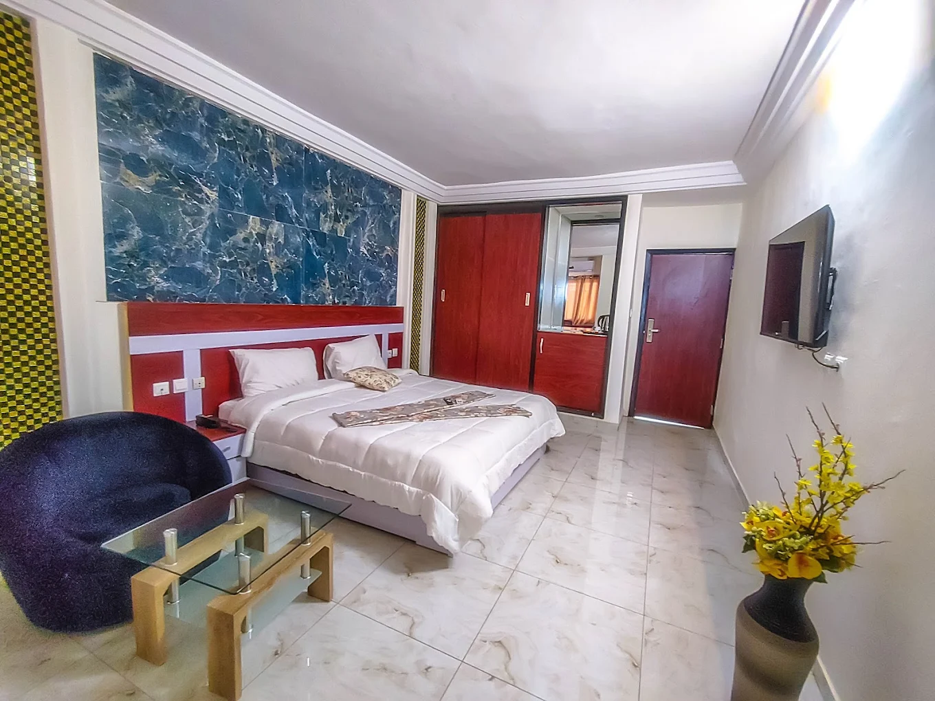 room_9_1766987422_6952169e8e96b